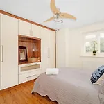 Kempton Park Views -Two Double Bedroom Luxury Apartments