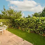 Kempton Park Views -Two Double Bedroom Luxury Apartments