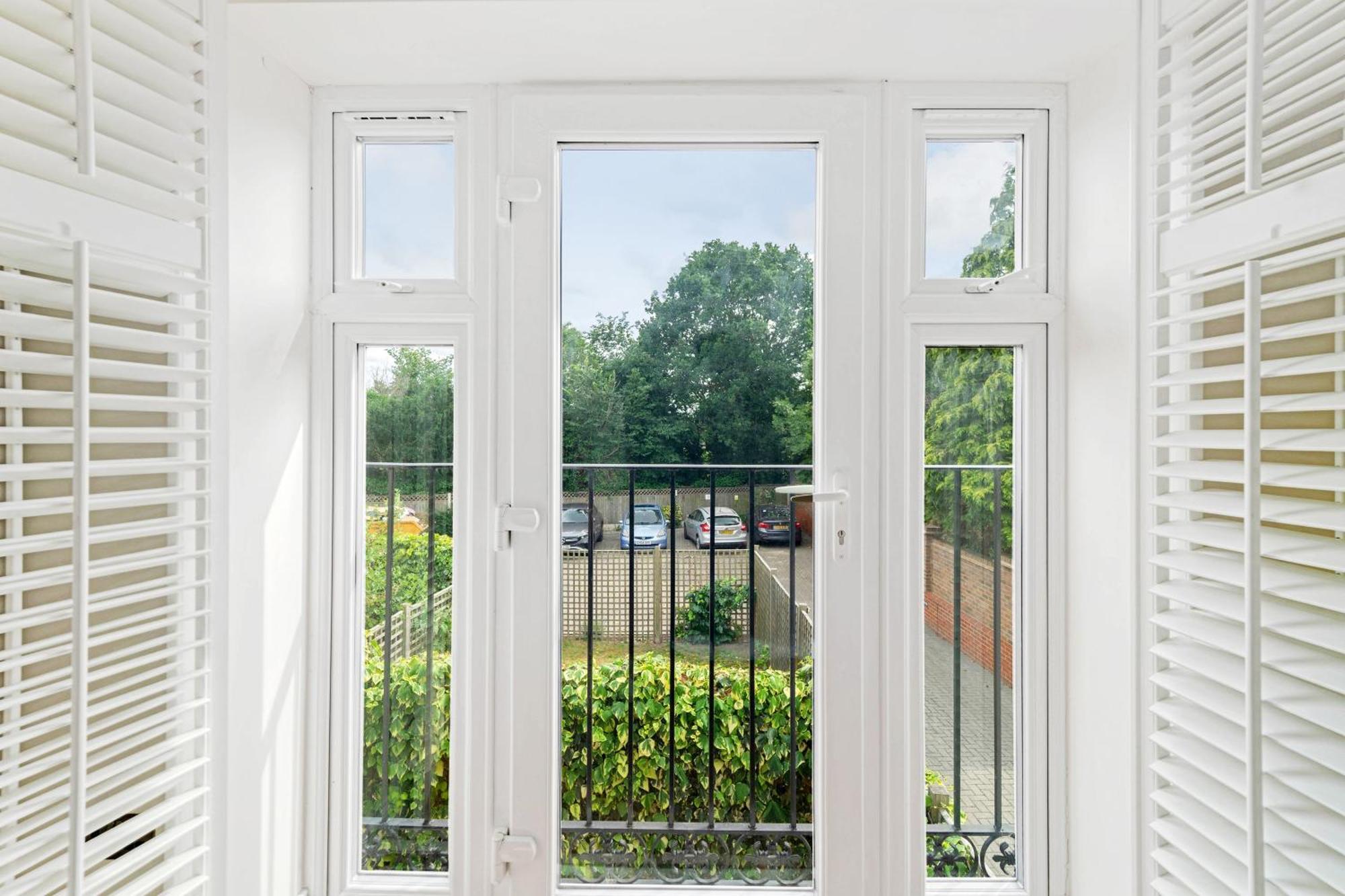 Kempton Park Views -two Double Bedroom Luxury Apartment Sunbury-on-Thames