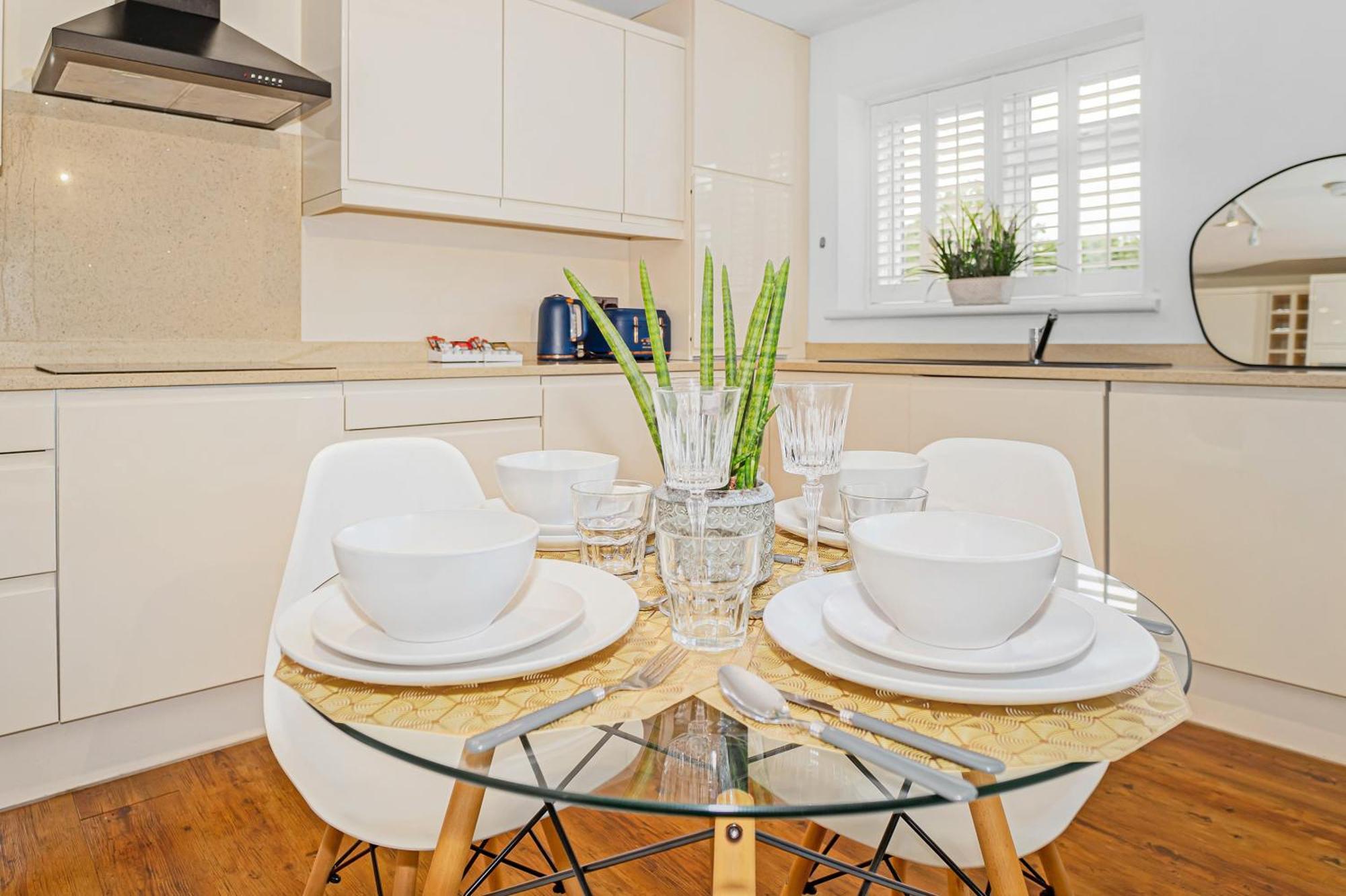 Apartment Kempton Park Views -two Double Bedroom Luxury *
